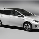 Toyota Auris Hybrid Wins Green Car of the Year Against European Rivals