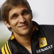 Vitaly Petrov sticks with Lotus Renault GP until 2012