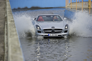 Mercedes release first details of SLS AMG Roadster