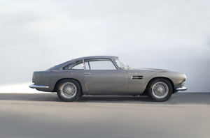 Aston Martin DB4