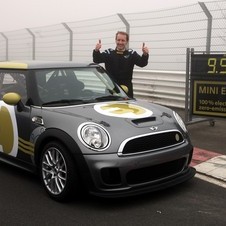 MINI E Race runs in Nürburgring