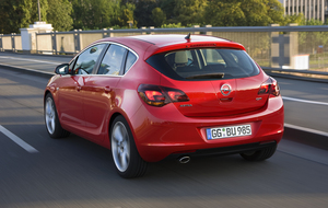 Opel Astra 1.9 CDTI DPF 120cv Cosmo Active Select