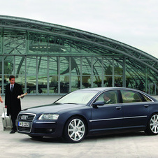 Audi A8 6.0 W12 quattro Longo