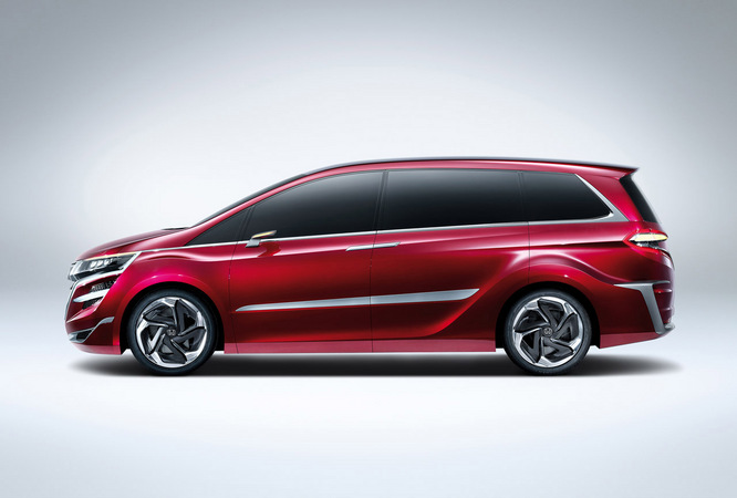 Das Design ist ein Mix aus dem Odyssey und Hondas japanischen MPVs Das Design ist ein Mix aus dem Odyssey und Hondas japanischen MPVs
