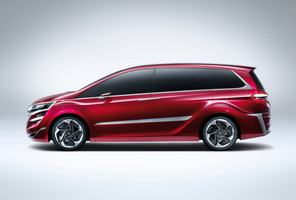 It looks like a mix of the Odyssey from the US and Honda's Japanese MPVs