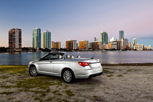 Chrysler launches the 2011 200 Convertible 