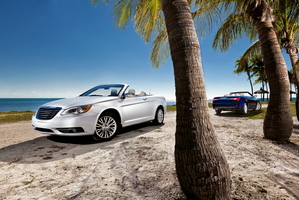 Chrysler launches the 2011 200 Convertible 