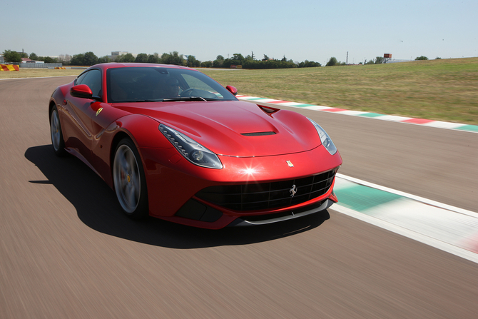 O F12berlinetta foi apresentado em Genebra O F12berlinetta foi apresentado em Genebra