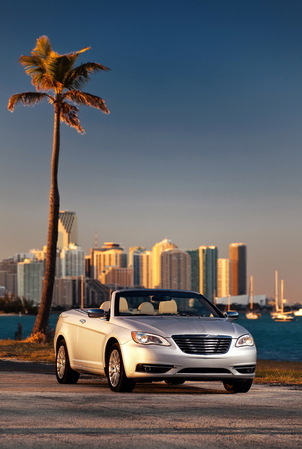 Chrysler launches the 2011 200 Convertible Chrysler launches the 2011 200 Convertible