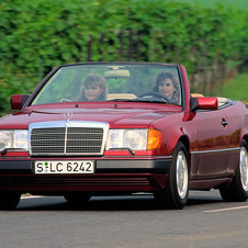 Mercedes-Benz 300 CE-24 Cabriolet AT