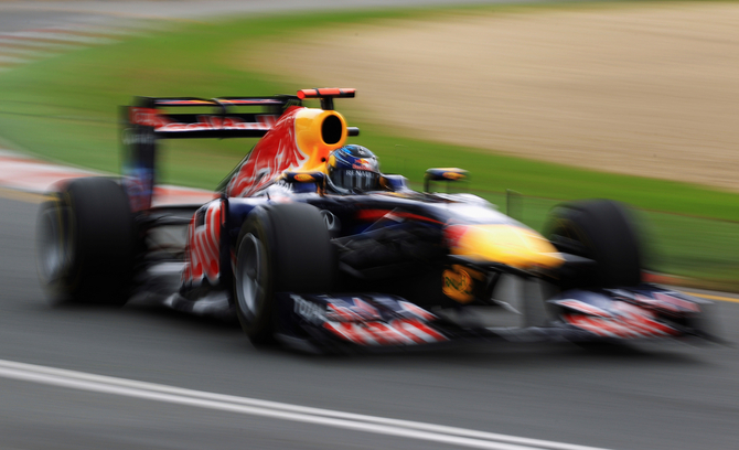 Vettel dominates qualifying in Australia