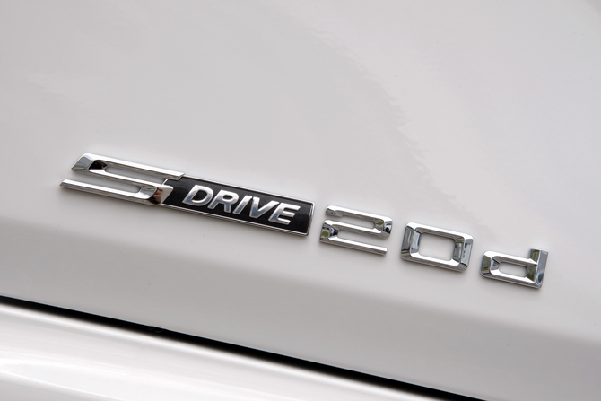BMW shows off new engines for BMW X1 BMW shows off new engines for BMW X1