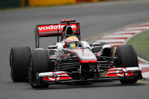 Vettel dominates qualifying in Australia