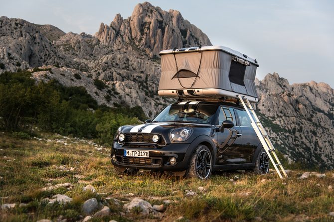 O Countryman Camp vem com uma tenda montada no tejadilho