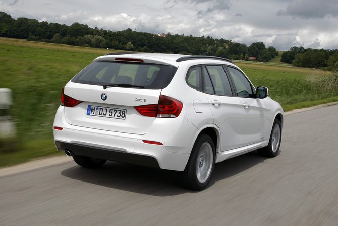 BMW shows off new engines for BMW X1 BMW shows off new engines for BMW X1