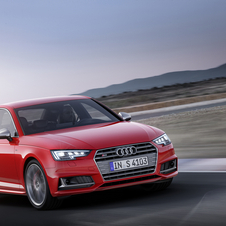 The new S4 receive a new turbocharged 3.0-liter V6 petrol with 354hp and 500Nm of torque