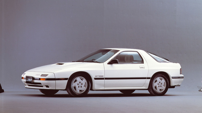 The second generation car was aimed squarely at the US and had very Porsche 944-like styling The second generation car was aimed squarely at the US and had very Porsche 944-like styling