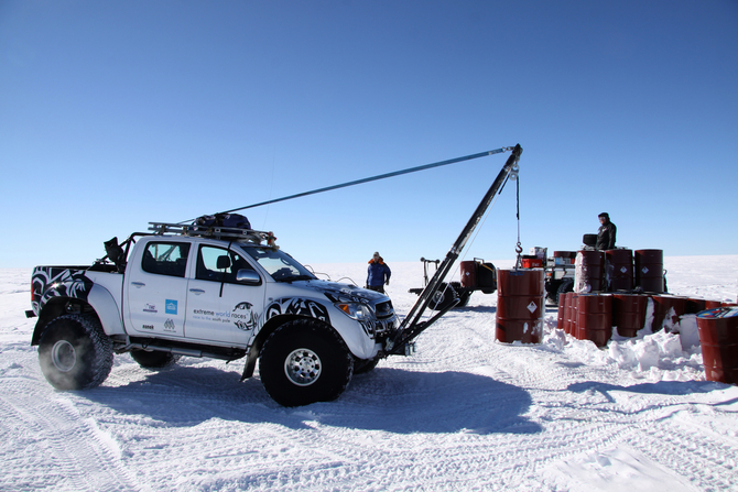 Os Hilxus foram modificados de forma a lidar com as condições extremas de clima, com temperaturas de -50 ° C, e do terreno Os Hilxus foram modificados de forma a lidar com as condições extremas de clima, com temperaturas de -50 ° C, e do terreno