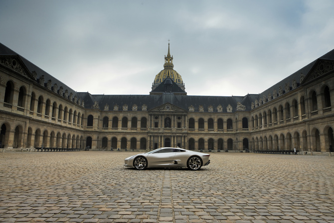 Jaguar C-X75 wins luxurious award Jaguar C-X75 wins luxurious award