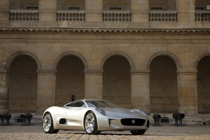 Jaguar C-X75 wins luxurious award