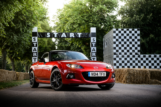 Mazda MX-5 é o desportivo de dois lugares mais vendido de sempre Mazda MX-5 é o desportivo de dois lugares mais vendido de sempre