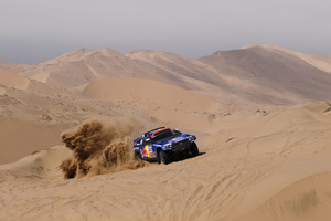 Sainz gains time on Al-Attiyah