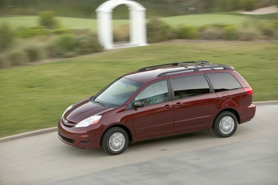 Toyota Sienna CE FWD with 8 Passenger Seating