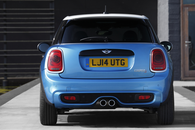 The new MINI hatchback has a wheelbase 72 mm longer than the three-door model and is 161 mm longer overall