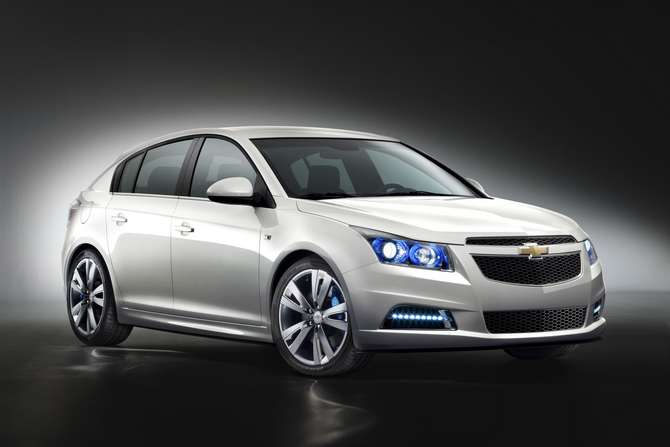 Chevrolet Cruze gets 5-door hatchback body Chevrolet Cruze gets 5-door hatchback body