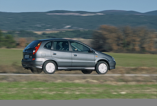 Nissan Almera Tino 1.8i