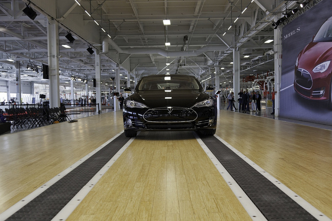 Musk does not believe that hydrogen fuel cells have a realistsic use in cars Musk does not believe that hydrogen fuel cells have a realistsic use in cars