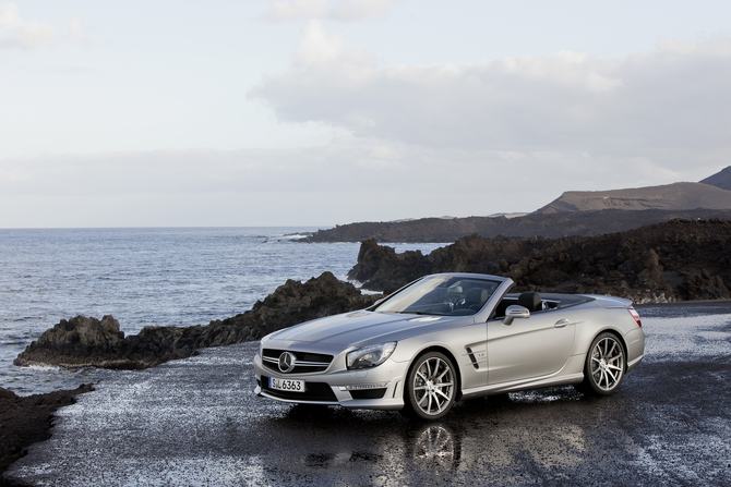 Mercedes SL63 AMG with Standard 537hp or Optional 564hp