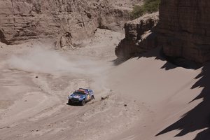 De Villiers wins as Sainz looses ground to Al-Attiyah