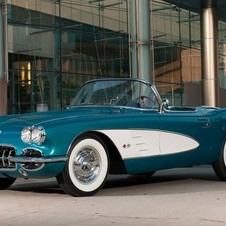 O Corvette de 1958 de Dan Akerson foi restaurado e também vai ser leiloado