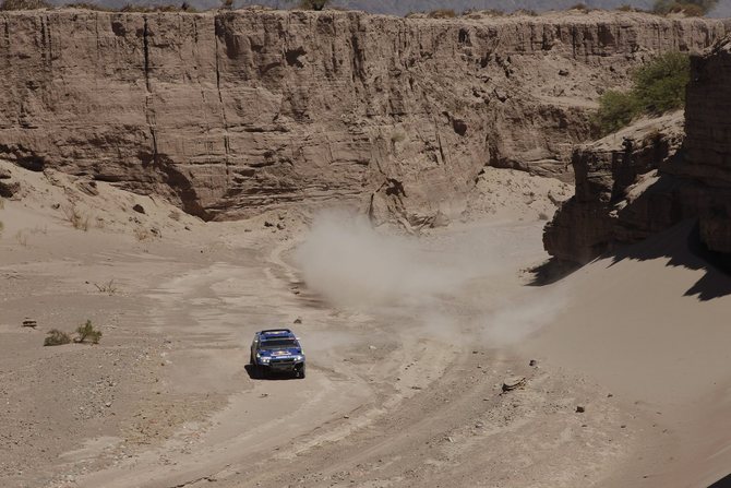 De Villiers wins as Sainz looses ground to Al-Attiyah De Villiers wins as Sainz looses ground to Al-Attiyah