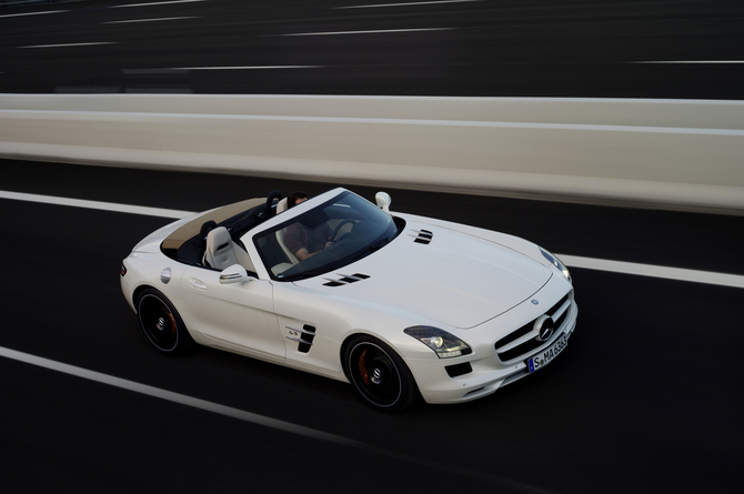 Gullwing loses its top as Mercedes unveils SLS AMG Roadster