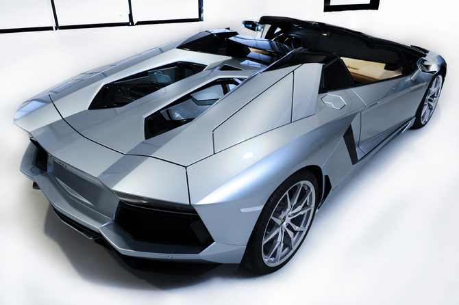 Aventador Gets Droptop Version with Two-Peice Carbon Top