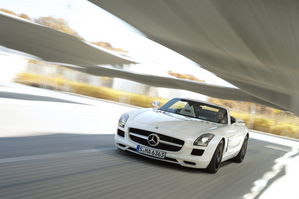 Gullwing loses its top as Mercedes unveils SLS AMG Roadster