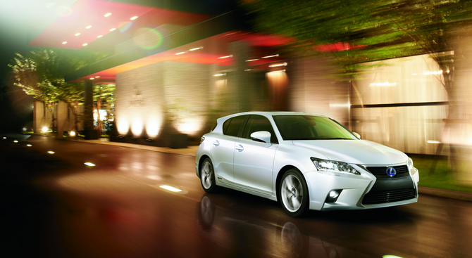 The CT200h gets a spindle grill on the exterior The CT200h gets a spindle grill on the exterior