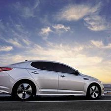 Kia Optima Hybrid premieres in LA