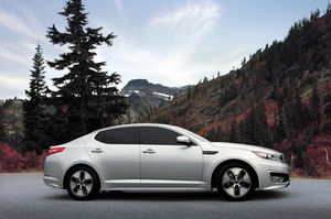 Kia Optima Hybrid premieres in LA