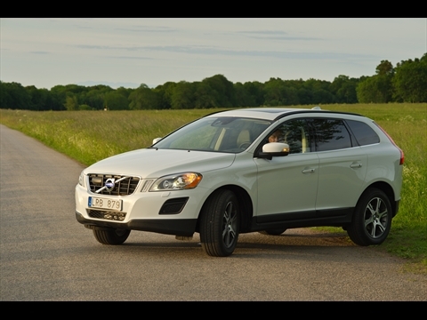 Volvo gives XC60 New and Upgraded Engines for 2012