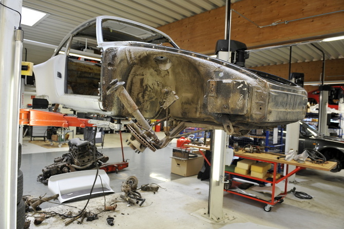 Porsche raffles perfectly restored 911T Porsche raffles perfectly restored 911T