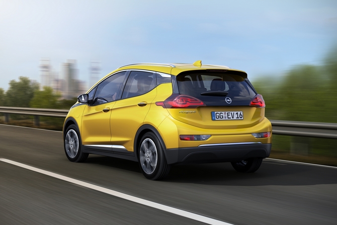 The Opel Ampera-e features a flat battery unit placed under the cabin floor The Opel Ampera-e features a flat battery unit placed under the cabin floor