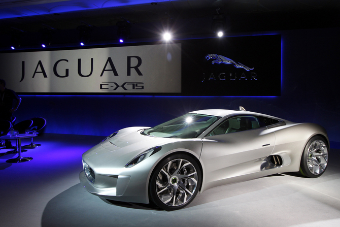 Jaguar confirms C-X75 Hybrid Supercar will be built Jaguar confirms C-X75 Hybrid Supercar will be built