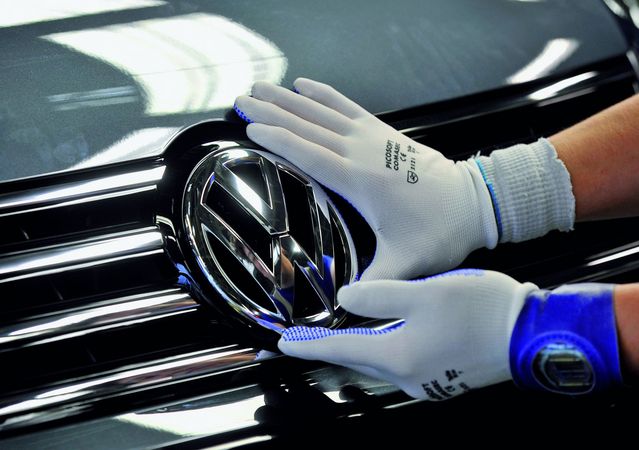 VW investing €51.6 billion to overtake Toyota VW investing €51.6 billion to overtake Toyota