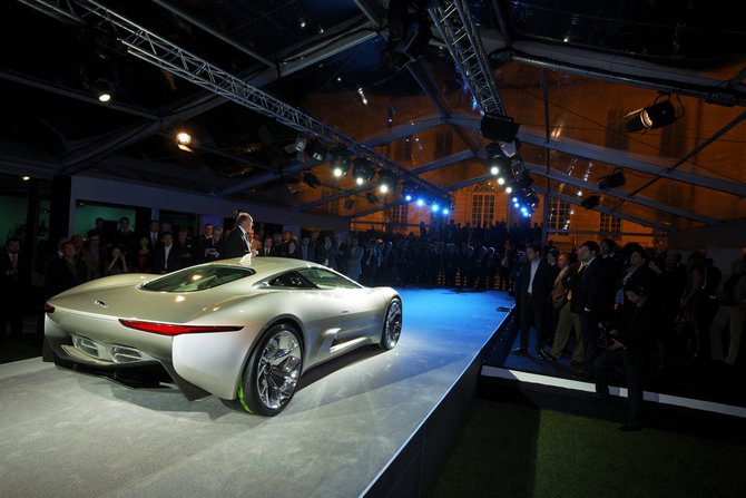 Jaguar confirms C-X75 hybrid supercar will be built Jaguar confirms C-X75 hybrid supercar will be built