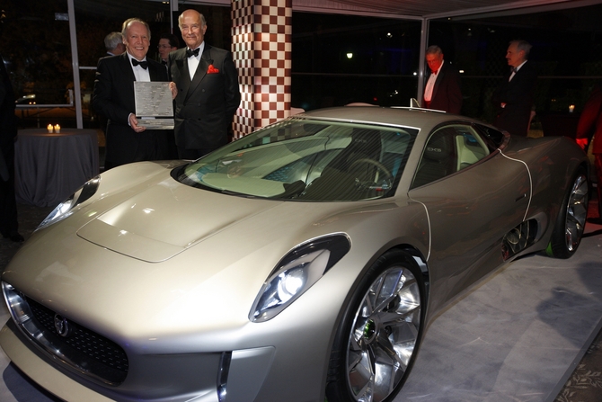 Jaguar confirms C-X75 hybrid supercar will be built Jaguar confirms C-X75 hybrid supercar will be built
