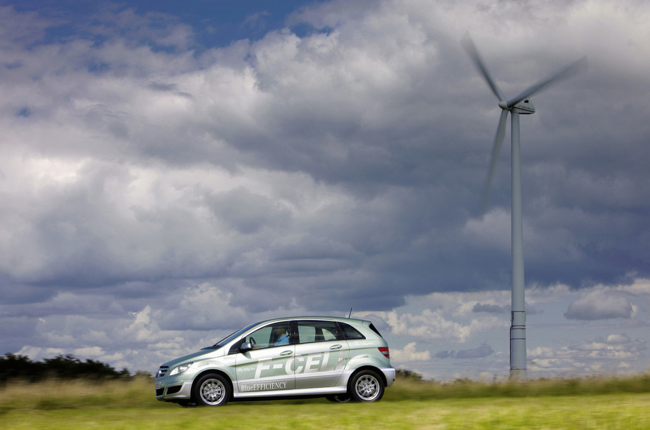 Mercedes-Benz B-Class F-Cell: first series-produced fuel cell car