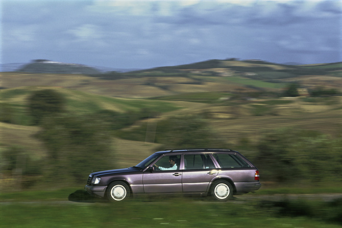 Mercedes-Benz 300 D 4-MATIC AT